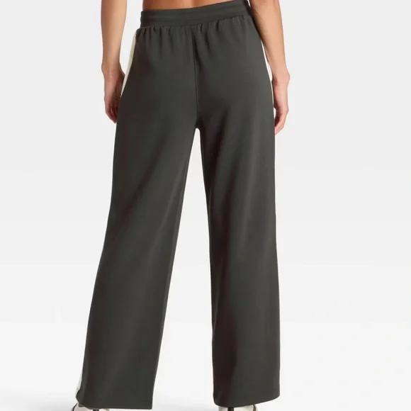 All in Motion Active Light High-Rise Wide Leg Pants - Picture 2 of 12